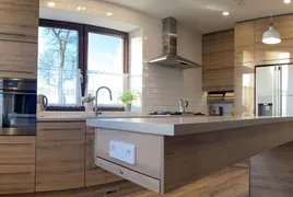 Realization image Table with broken legs