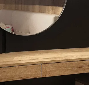 Dressing table with mirror and lamellas