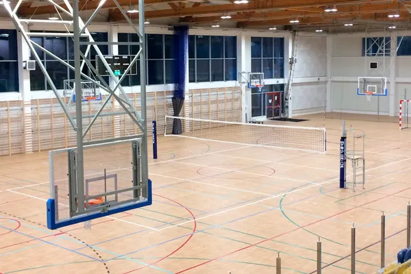 MOSIR ZGIERZ.  Wykonanie podłogi sportowej na konstrukcji legarowej w nowej hali sportowej, Realization image 0