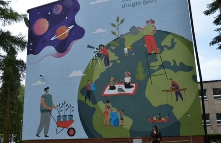 Innowacyjny mural Woodeco w Wieruszowie pochłaniający zanieczyszczenia powietrza.